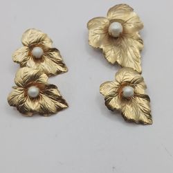Vintage Sarah Coventry Faux Pearl Gold Tone Leaf Brooch , clip on earrings,and pin.70s Fall Autumn