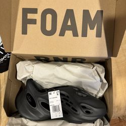 Yeezy Foam RNR Onyx