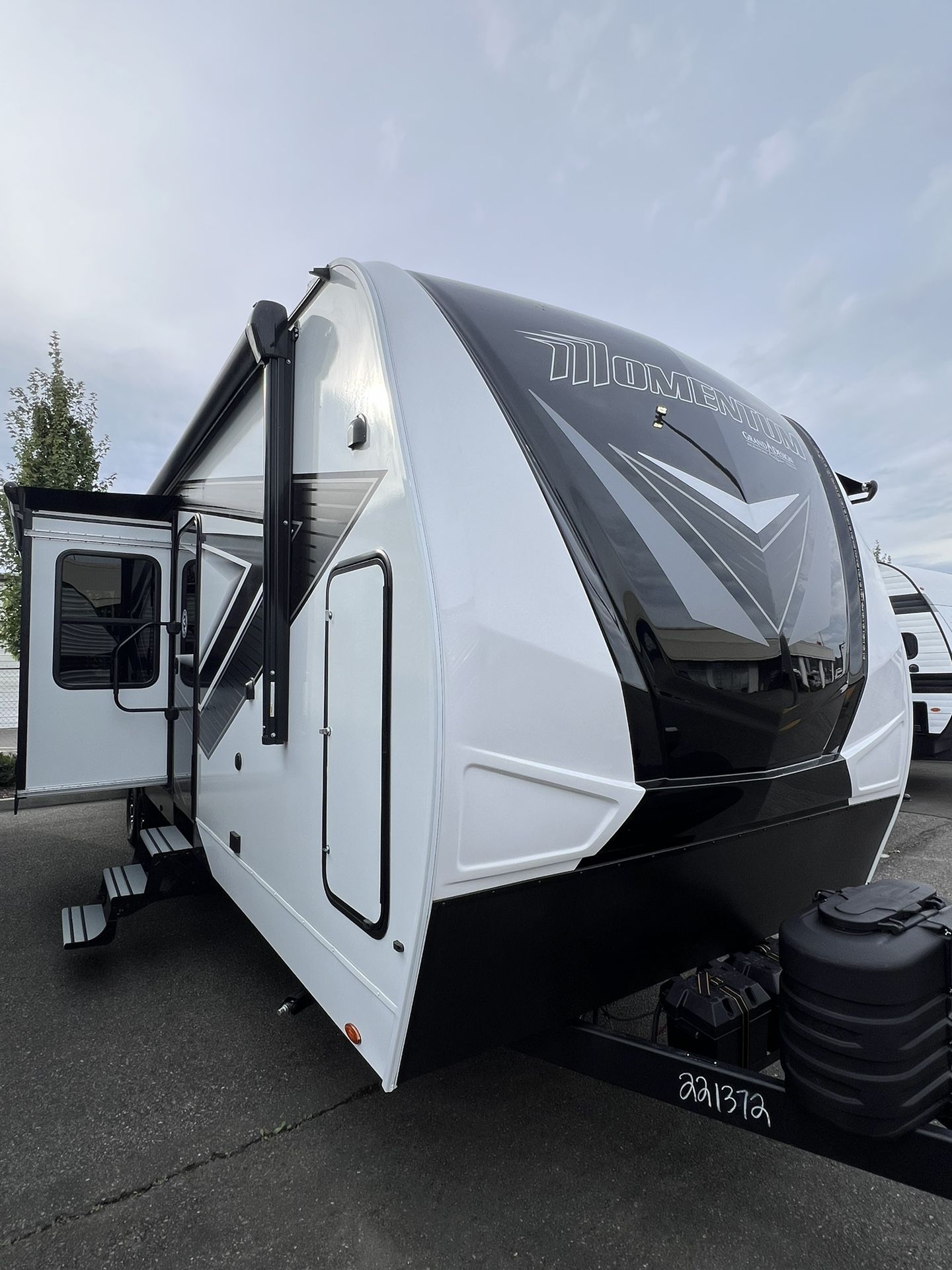 2025 Grand Design Momentum G 31G
