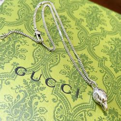 An eagle head fashion necklace