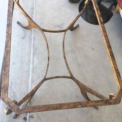 Nice antique look sturdy Coffee table with glass top
