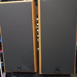 VENDO PAR DE PARLANTES JBL BUENA CONDICION....VERY GOOD CONDITION. HAGA OFERTA