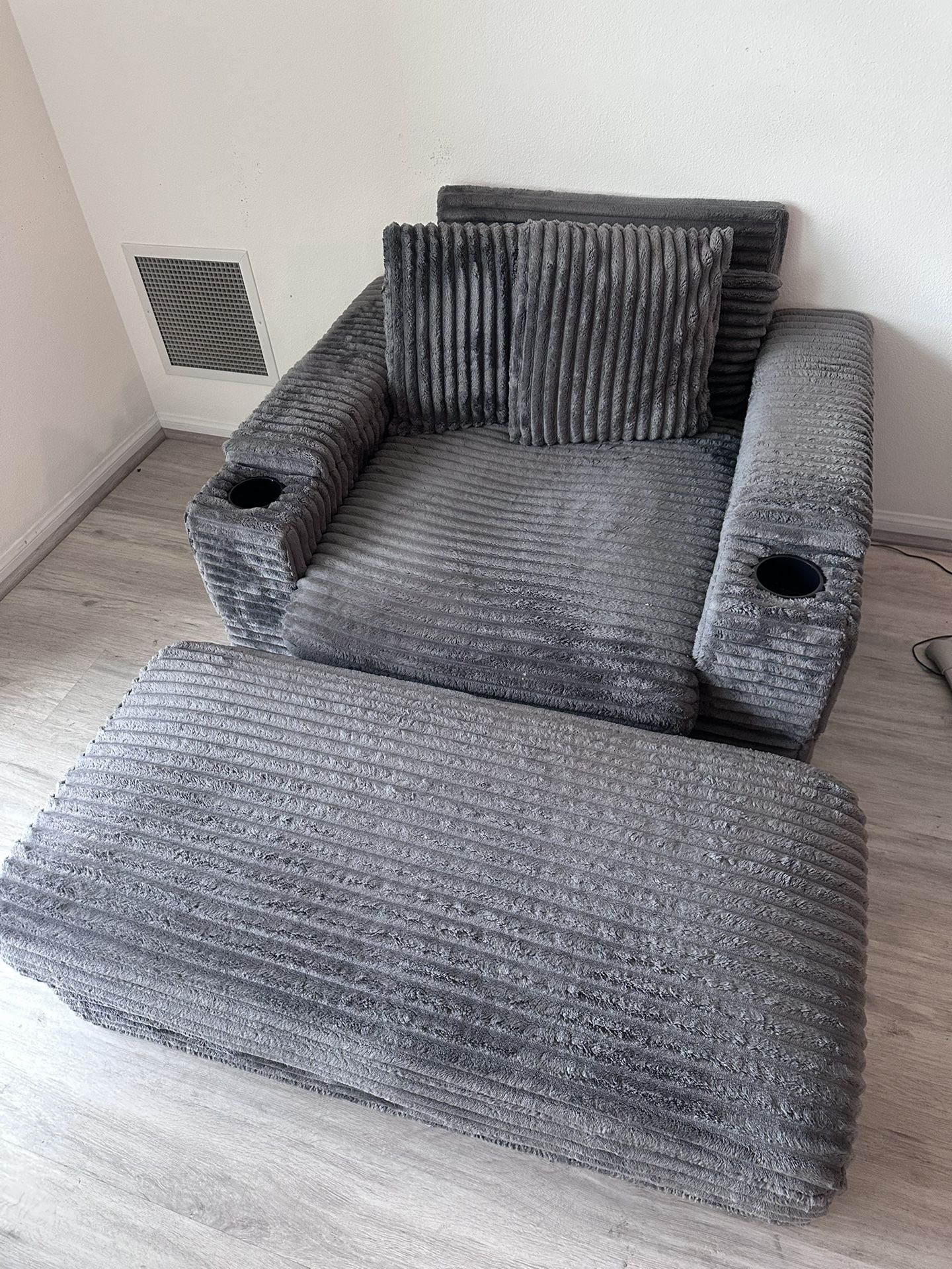 Cozy Oversized Chair with Ottoman – Plush Gray Corduroy