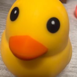 Jumbo yellow duck squishy