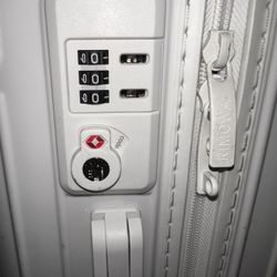 RIMOWA ESSENTIAL CARRY ON WHITE