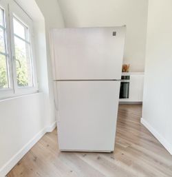 KENMORE REFRIGERATOR 110V FRIDGE BISCUIT EXCELLENT CONDITION AND VERY CLEAN