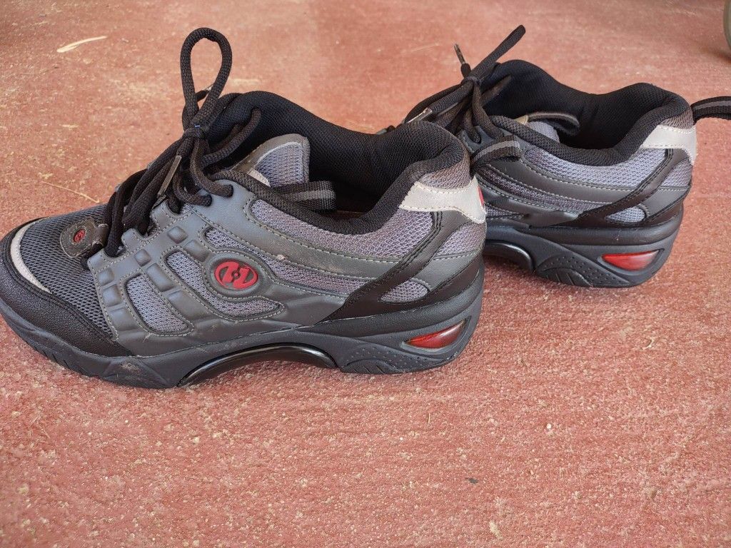 Heelys store grind shoes