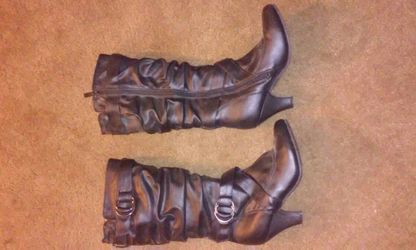 black boots size 8