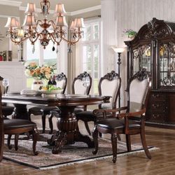 Beautiful Traditional Dining Set