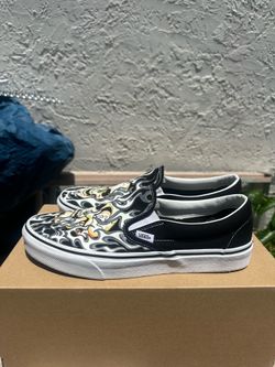 VANS Slip On Flame Skull Mens Size 11 Black White Tattoo Art Print Sneakers