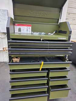HUSKY Standard Duty 42 in. x 18 in. D 12- Drawer Matte Army Green Roling Tool Chest Combo has small dent