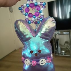 KANDI NECKLACE WITH PEEP 