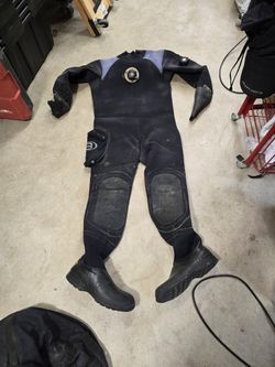 Bare D6 Dry Suit