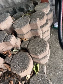 FREE PAVERS - Over 100 Pavers - PICK UP ONLY