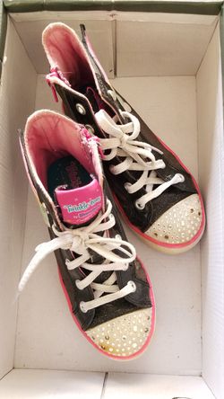 Girls shoes ($5~10) : size 12.5/ 13.5/ 6/ 6/ 3