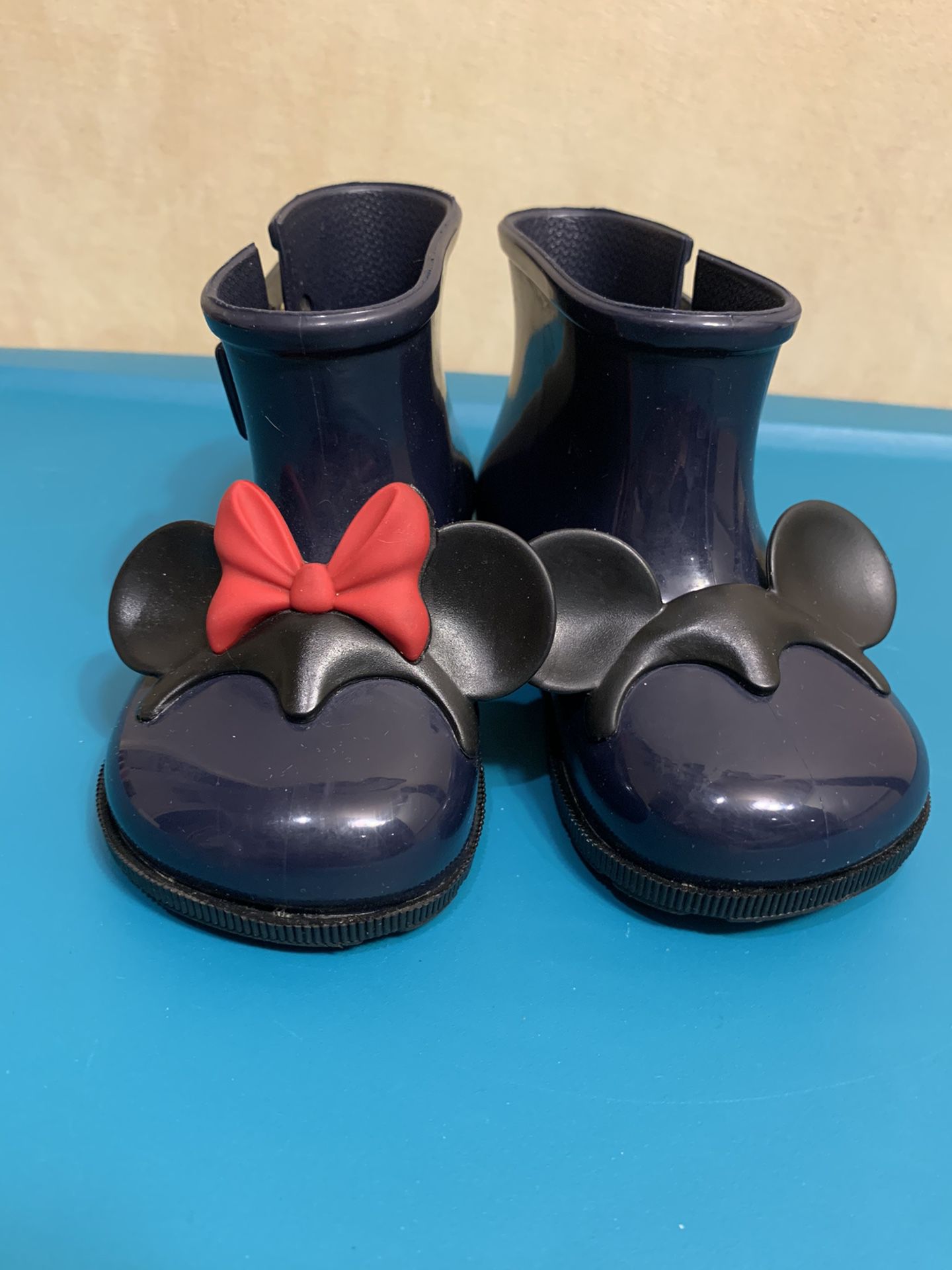 Disney rain boots girls, size 7 US