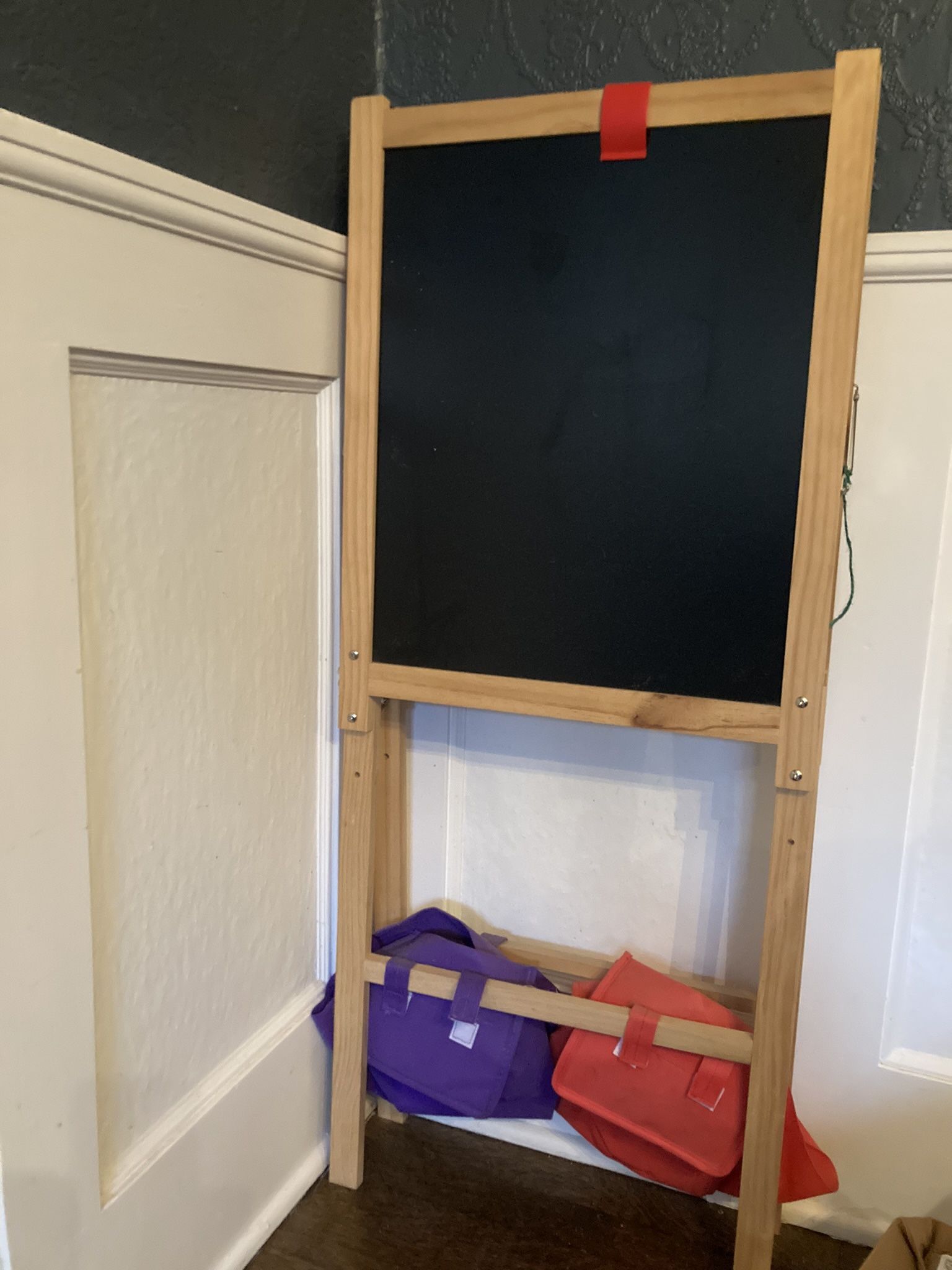 Kids chalkboard/whiteboard easel