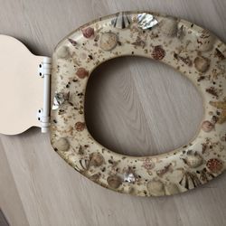 Genuine sea shell toilet seat
