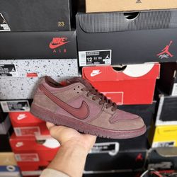 DS Nike SB Dunk Low City of Love Burgundy Crush size 10.5 