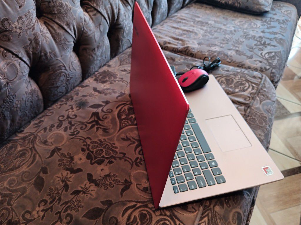 Laptop Lenovo IdeaPad-330- Roja Buena Para Estud-iantes.