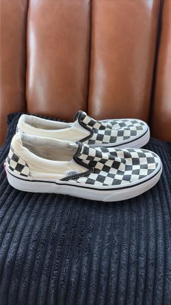 Vans Classic Slip-On sneakers feature the iconic checkerboard black and white pattern Size 6