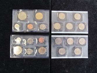Pair 2002 & 2004 Philly Mint Sets in OGP -- 21 TOTAL STELLAR COINS! Thumbnail
