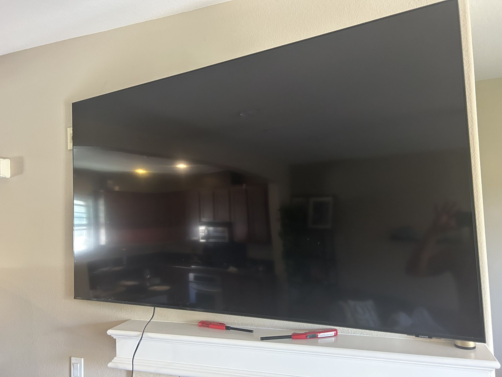 Samsung 75 Inch + Wall Rack