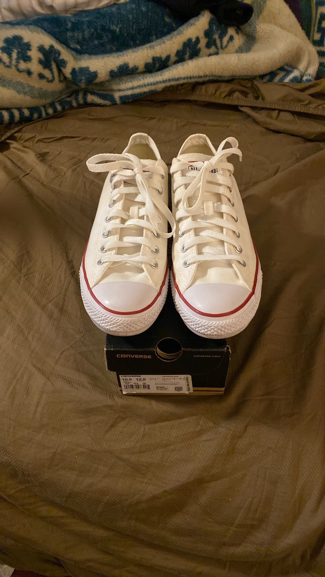Converse All Stars Men’s 10.5 Women’s 12.5