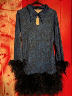 Medium woman blue dress