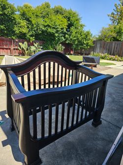 Convertible Crib With Bottom Storage