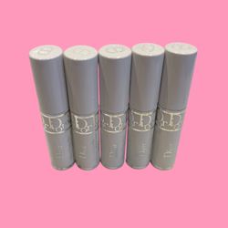 Lash Primer - Serum For Length , Volume Curl & Definition . 