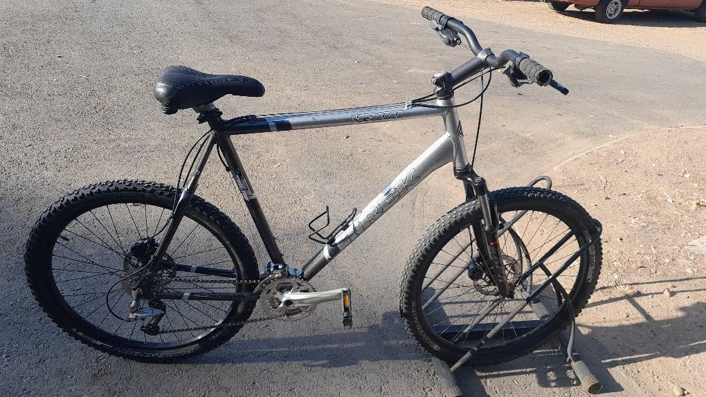 26" Trek 4900 Extra Large Frame