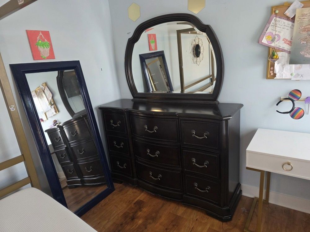 Dressers And Night Tables