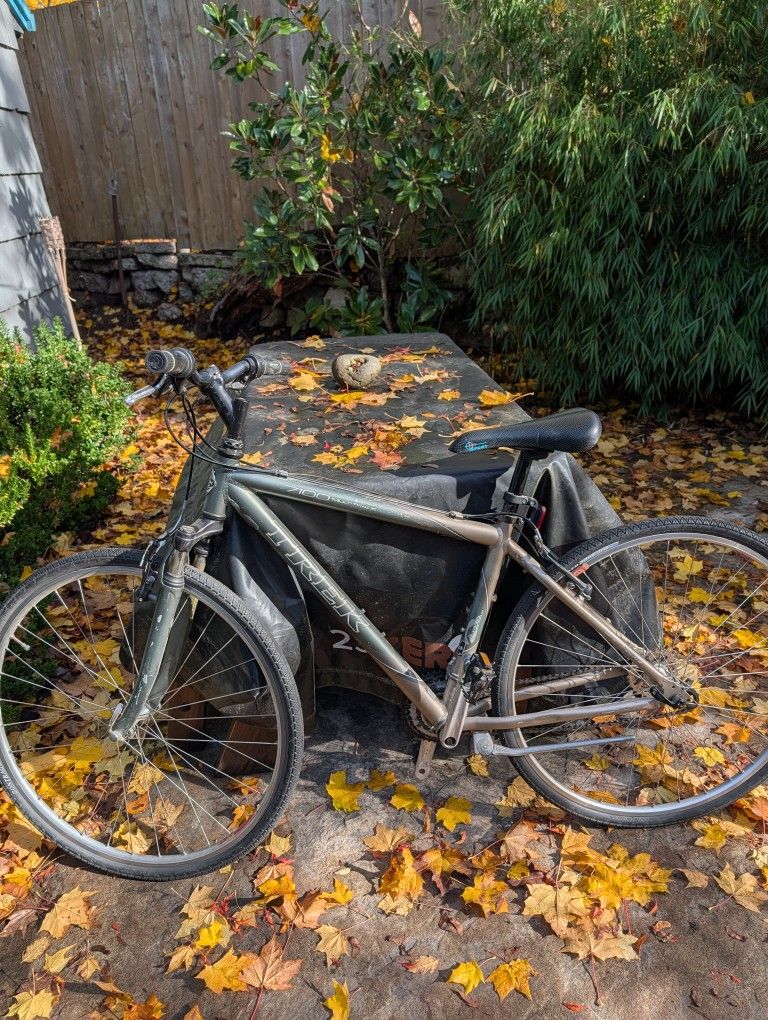 Trek 700 Multitrack Hybrid Bike - 17.5