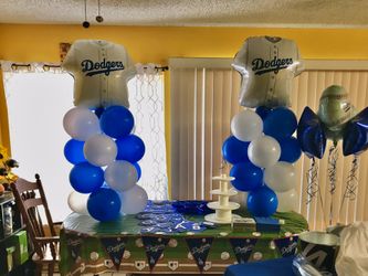 Dodgers balloon pillars✨