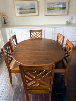 Pottery Barn Tivoli extending round dining table and 6 Chairs