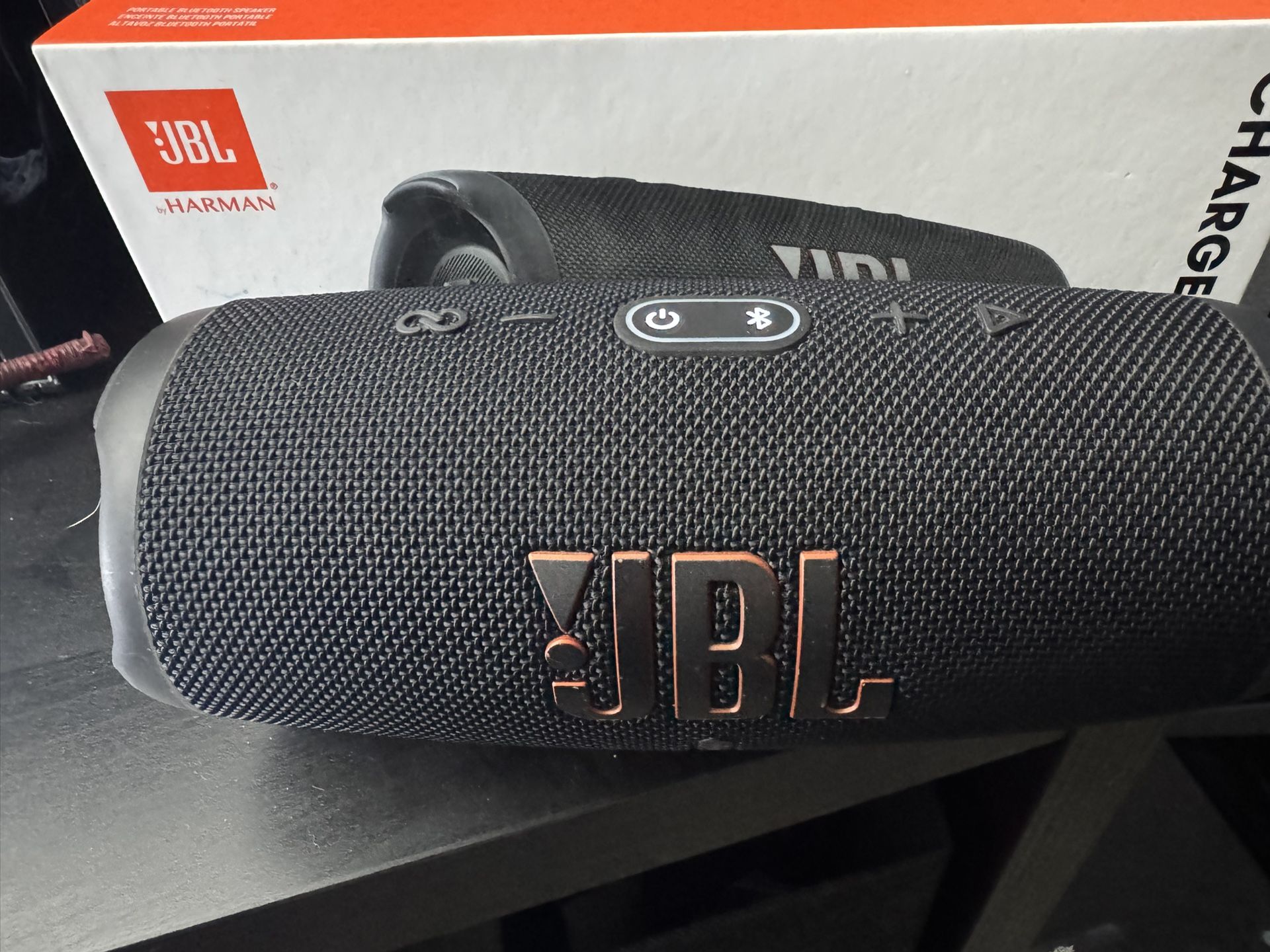 JBL Charge 5