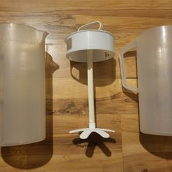 Rarely Used White Rubbermaid 2 Quart Servin Saver Mixing Pitcher With Extra Matching Pitcher! 