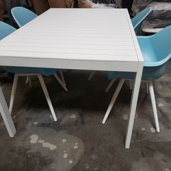 New 5pc Outdood Dining Room Table Set Tax Included Delivery Available 