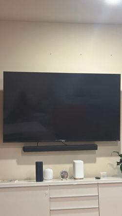 65 inch Roku tv  UHD 4K and Vizio 5.1 sound bar for sale
