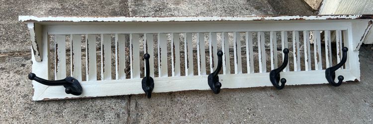 Wooden entryway shelf with hooks