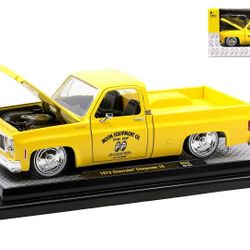 1/24 M2 Machines Moon Eyes Squarebody Chevy.