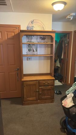 Hutch cabinet