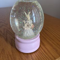 Easter Bunny Snowglobe 