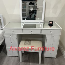 Vanity Set With LED Lights