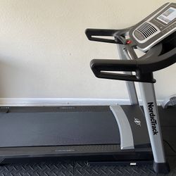 NordicTrack C1100i Treadmill Walk/Run/Jog Trainer Exercise Machine Workout Fitness Fold-able