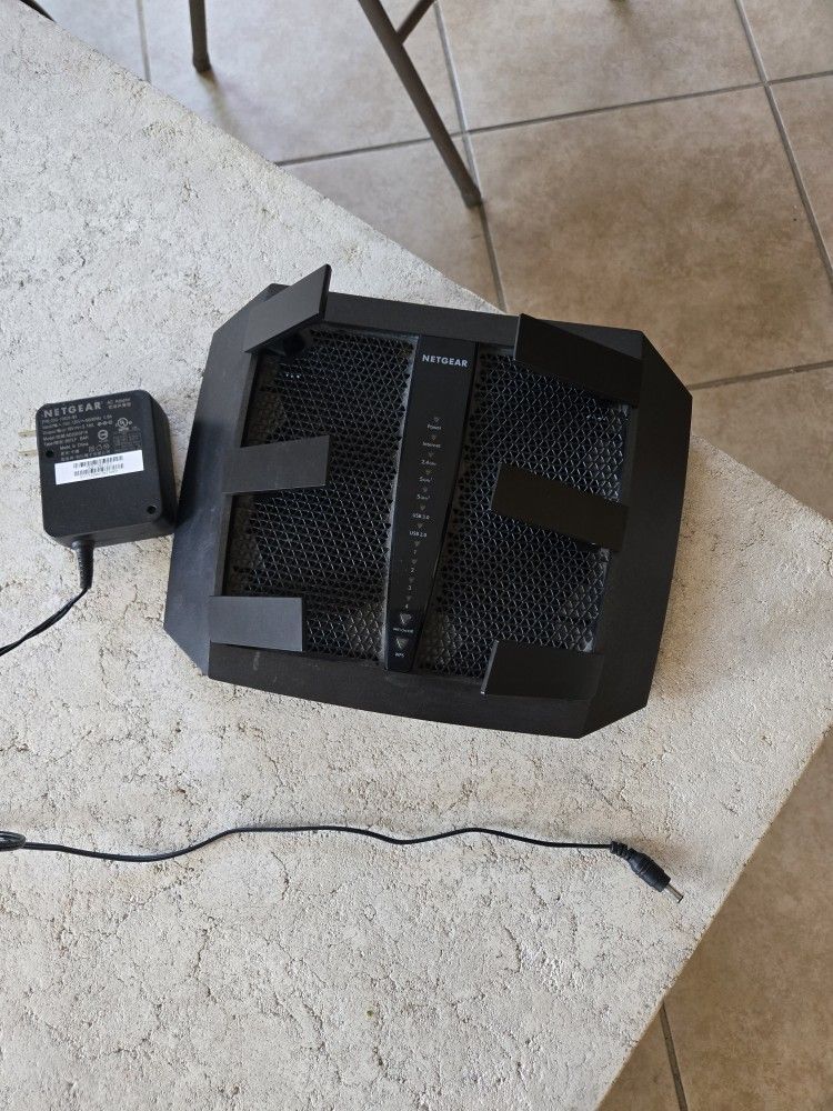 Netgear Nighthawk X6 R8000 Wifi Router, Ac3(contact info removed) Tri Band For Home Or Office. Equipped With 2.4ghz, And 2X 5.0 Ghz