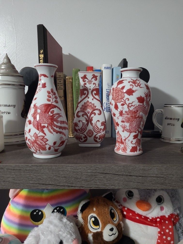 Red Chinese Vases