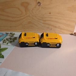 Lithium 8 Ah Batteries Compatible With All DeWalt Tools