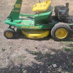 John Deere Riding Lawn Mower